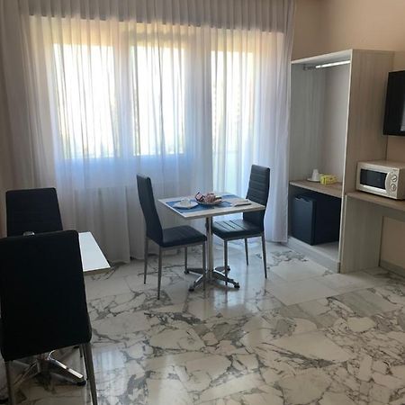 Domus Della Radio Bed & Breakfast Rome Bagian luar foto