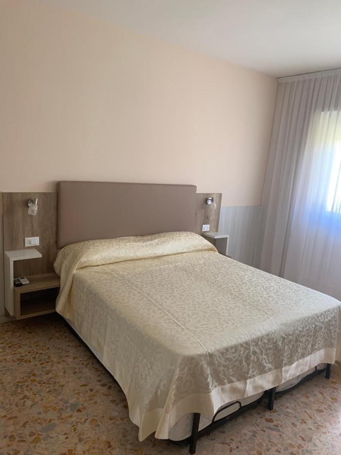 Domus Della Radio Bed & Breakfast Rome Bagian luar foto