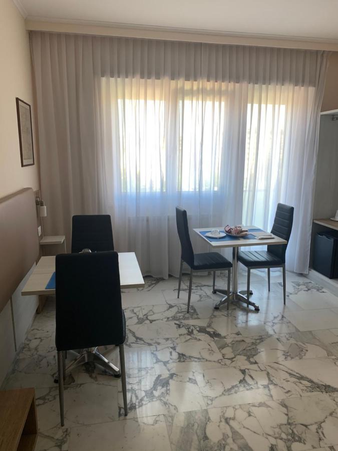 Domus Della Radio Bed & Breakfast Rome Bagian luar foto