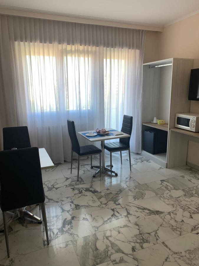 Domus Della Radio Bed & Breakfast Rome Bagian luar foto