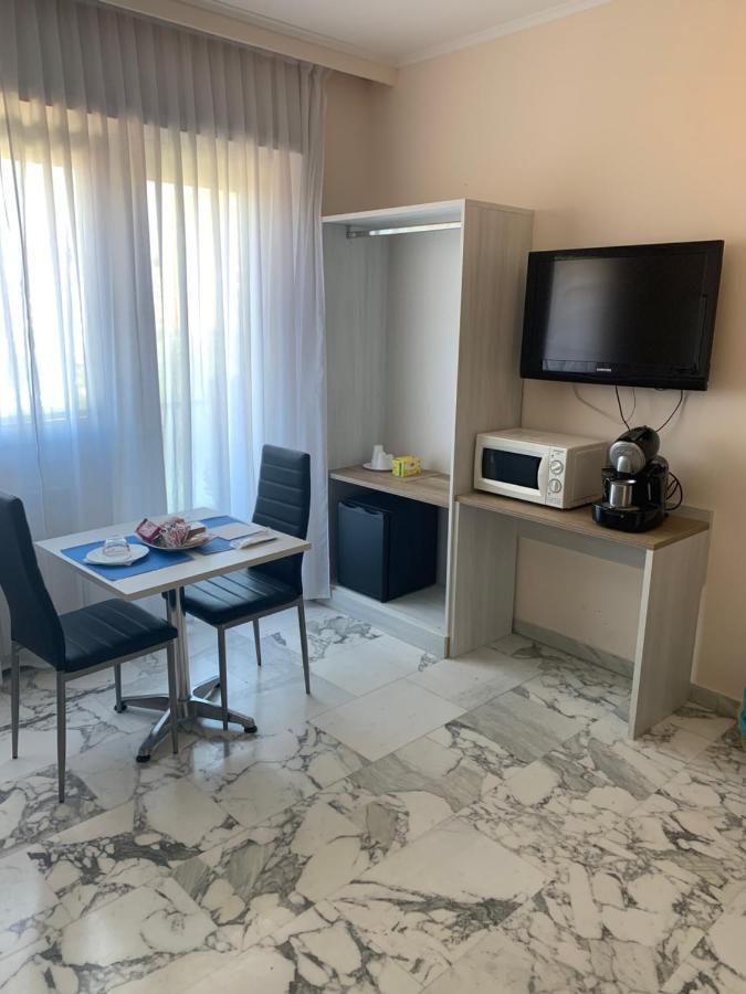 Domus Della Radio Bed & Breakfast Rome Bagian luar foto