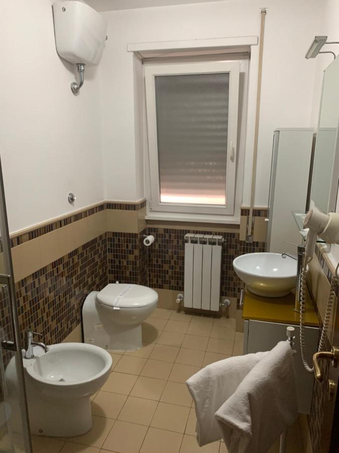 Domus Della Radio Bed & Breakfast Rome Bagian luar foto