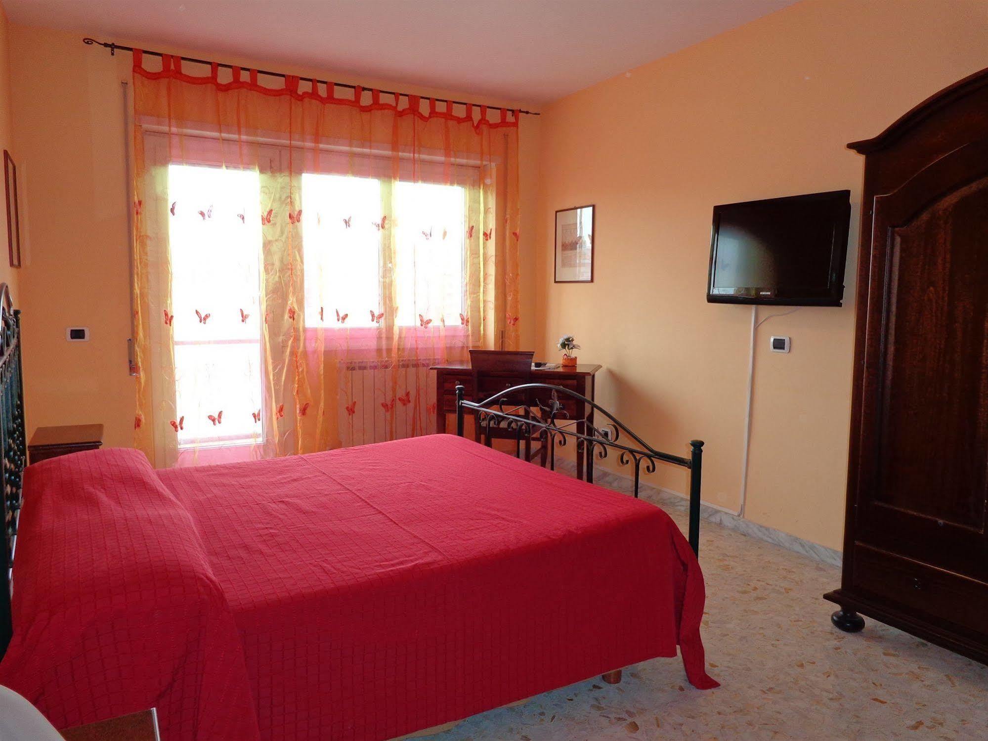 Domus Della Radio Bed & Breakfast Rome Bagian luar foto